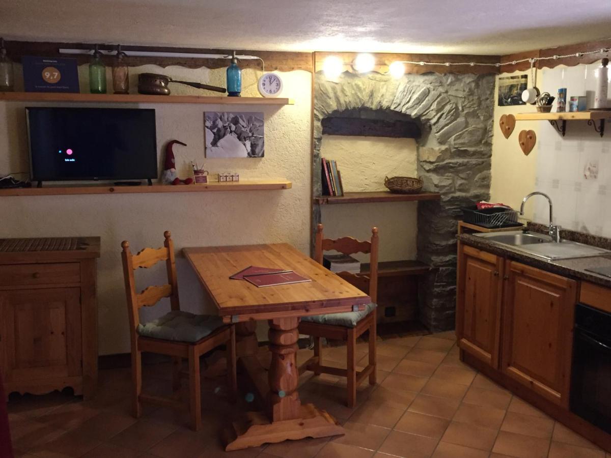 La Maison Du Pont Mont Blanc La Salle Eksteriør billede